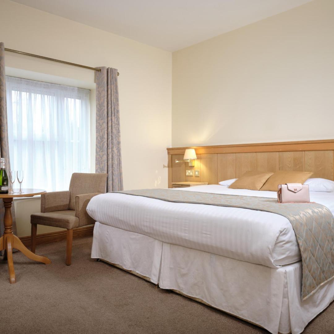 Irvinestown Mahon'S Hotel מראה חיצוני תמונה